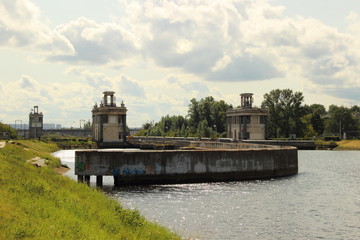 Obraz premium Moscow / Russia – 08 26 2017: Navigation canal name of Moscow in Tushino before the accident - view to berth wall and lock #8