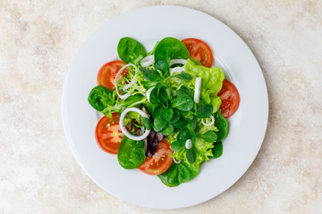 Mixed salad with onion