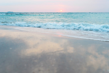 Fototapeta na wymiar Baeutiful beach White sand beach with blue sea on Koh Samet island Thailand.
