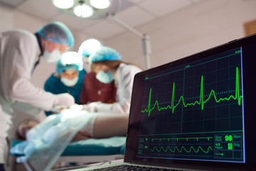 Monitoring of ECG and saturation O2 in the patient in the operating room.