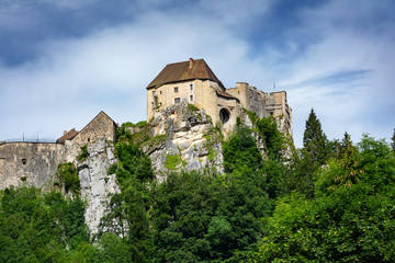 Fototapeta na wymiar Château de Joux à La Cluse-et-Mijoux, Déparement Doubs