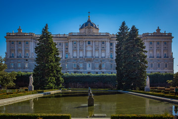 Fototapeta na wymiar royal palace madrid spain and garden