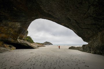 Höhle am Wharariki Beach Neuseeland