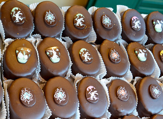 Mini (chocolate cakes) with Easter themes