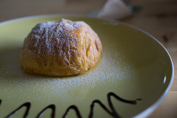 bread Icing sugar sprinkle on big dish