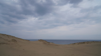 Fototapeta na wymiar 砂丘と空