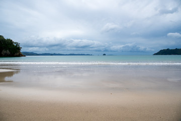Obraz premium looking out to sea and the horizon
