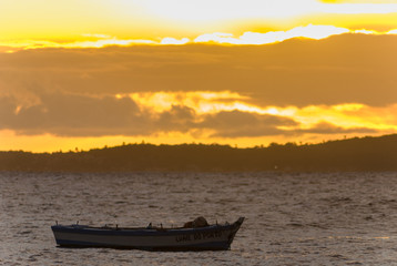 Barco no pôr do sol