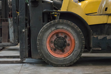 The front wheels of the forklift © dekliyngkaea