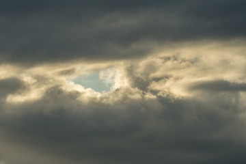 Obraz premium sky filled with thick heavy cloud near dawn.