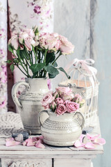 Bouquet of pink roses in ceramic vase.