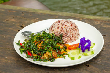 fried pork with fried basil and brown rice