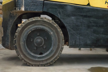 The front wheels of the forklift