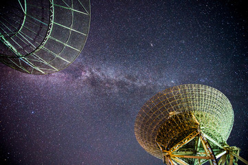 Radio telescopes and the Milky Way at night