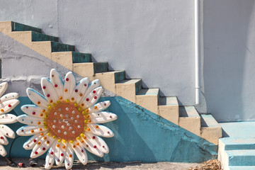 Obraz premium Pastel staircase with grey Wall