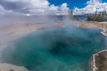 Fototapeta premium Black Pool in Yellowstone National Park in Wyoming, United States