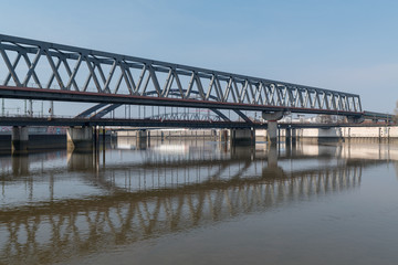 Fototapeta na wymiar Spiegelnde Brücken in Hamburg