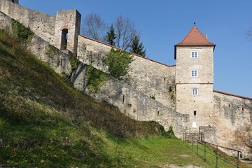 Fototapeta na wymiar Pappenheim - Bayern - Burgmauer mit Turm