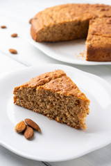 Torta leggera a base di mandorle e cannella