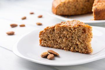 Torta leggera a base di mandorle e cannella