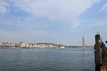 Travemünde: Promenade „Vorderreihe“ an der Trave (Schleswig-Holstein)