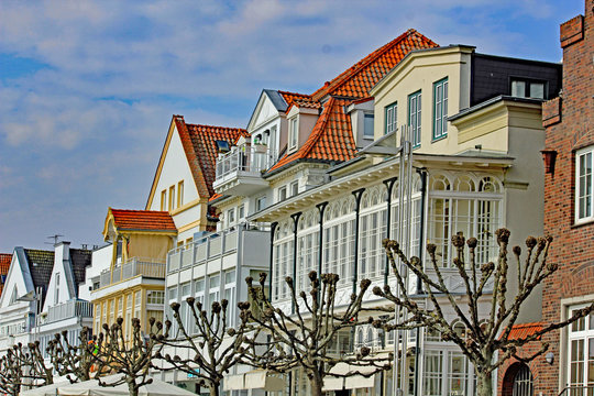 Travem&uuml;nde: B&auml;derarchitektur an der Uferpromenade (Schleswig-Holstein)