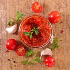 tomato sauce with garlic and parsley