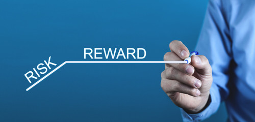 Man writing Risk and Reward text in screen.