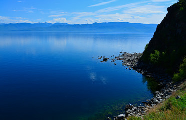 Fototapeta na wymiar Lake Baikal near the village of Angasolka