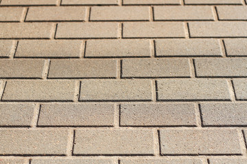 Obraz premium Brick path view of train station pathway.