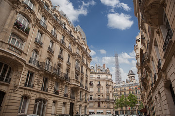 Fototapeta na wymiar Housing in Paris near Eiffel Tower