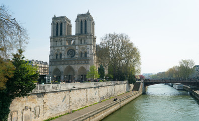 Fototapeta na wymiar exterior of the Notre Dame de Paris.