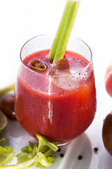Coctel de tomate con apio 