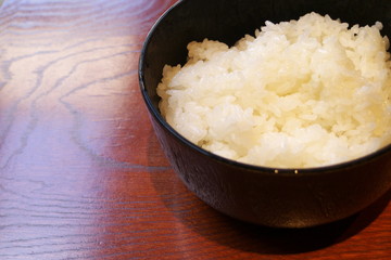 ご飯 - Steamed rice in the bowl on the table