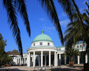 Der Heilige Born ( Kurhaus und Quelle ) in Bad Pyrmont ( Deutsche Märchenstraße)