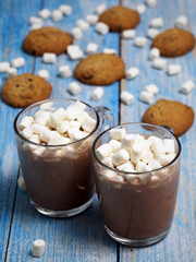 Mugs of hot cocoa with marshmallows and chocolate cookies