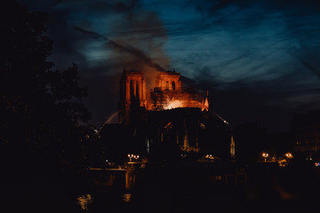 La Cathédrale Notre Dame de Paris ravagée par les flammes