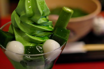 日本のスイーツ　抹茶パフェ