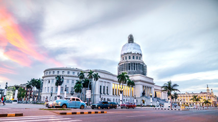 HAVANA,CUBA. High resolution panoramic view of downtown Havana with the Capitol building and classic american cars. - obrazy, fototapety, plakaty
