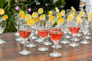 Full glass cocktail table with welcome cocktail for the guests at the reception