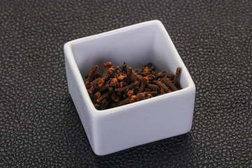 Dry clove seeds