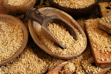 Dry bulgur wheat grains