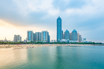 Fototapeta na wymiar City views of Golden Sands Bay, Zhanjiang City