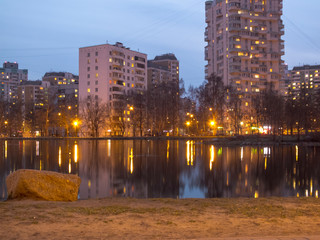 Fototapeta premium Pond in the park in the evening. 