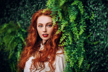Naklejka premium gorgeous redhead girl
