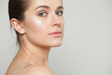 Obraz premium Natural beauty. Pretty model woman with natural healthy clear skin, face closeup