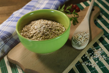 oat flakes in a green plate.