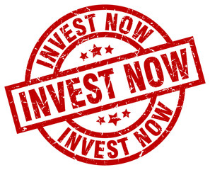 invest now round red grunge stamp