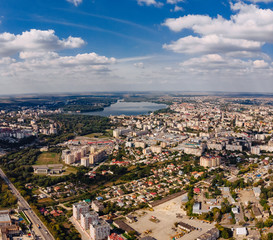 Naklejka premium landscape view over city on summer sunny day with clouds aerial and view to lake