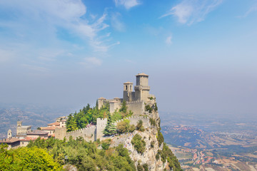 Naklejka premium A beautiful view of the tower of Guaita on Mount Monte Titano in the Republic of San Marino